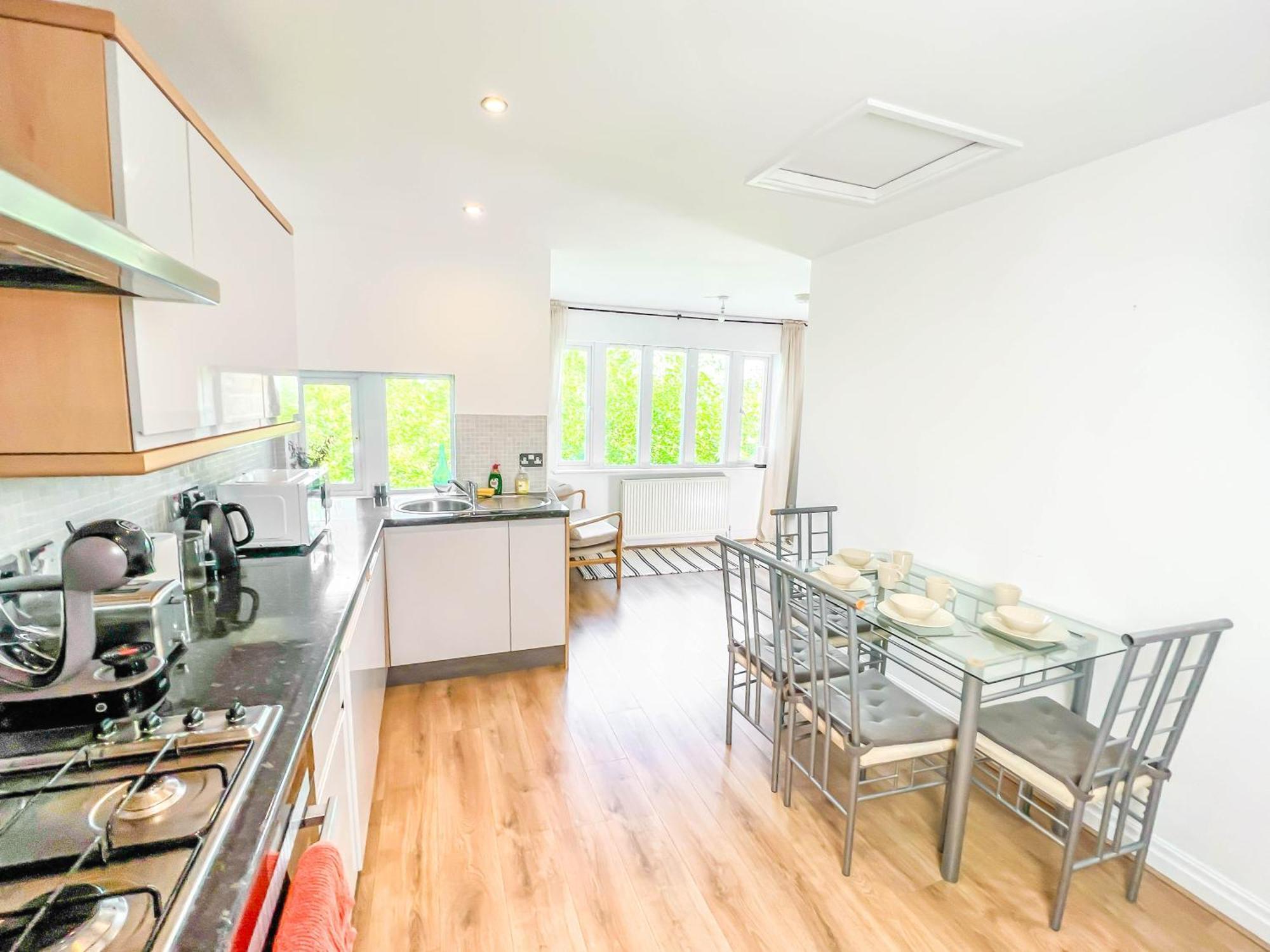 2 Bed - 2 Bath - Duplex Apartment Next To Lbu-Headingley Centre-Ycc Arena-Families-Relocators Meanwood Buitenkant foto