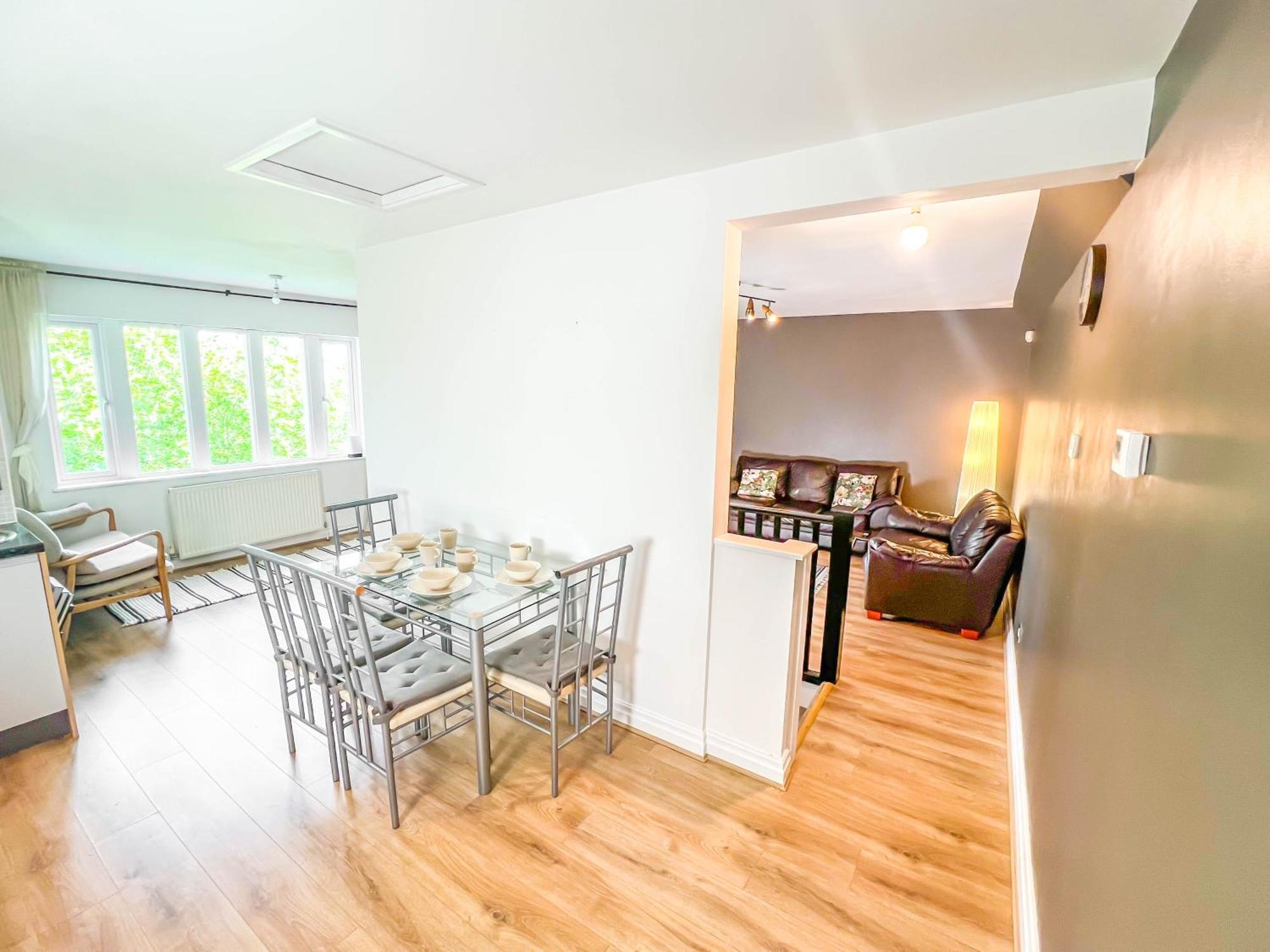 2 Bed - 2 Bath - Duplex Apartment Next To Lbu-Headingley Centre-Ycc Arena-Families-Relocators Meanwood Buitenkant foto