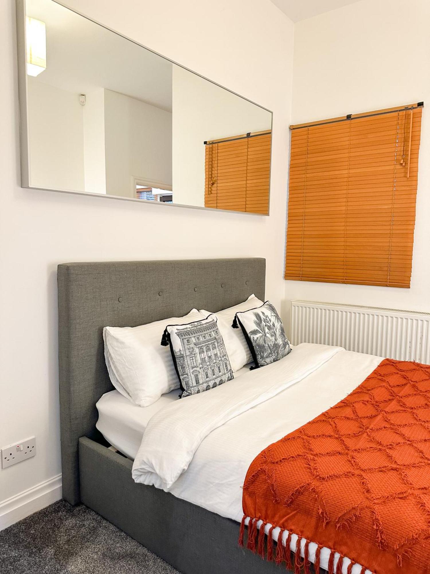 2 Bed - 2 Bath - Duplex Apartment Next To Lbu-Headingley Centre-Ycc Arena-Families-Relocators Meanwood Buitenkant foto